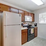 Pooler Travelers Retreat II - Entire House -