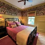 New Construction Cottage In Downtown Savannah Arts District