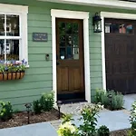 New Construction Cottage In Downtown Savannah Arts District
