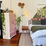 Charming 1885 Parlor Loft Downtown Savannah Stay