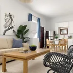 New! Stylish 1900S Renovated Duplex Apartment Building Near Forsyth & River St