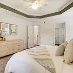 Pet-Friendly Savannah Home With Cozy Fireplace!
