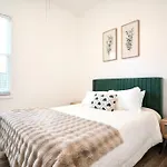 2Br Boho Chic Duplex, Savannah - Near Tybee Island!