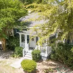 2Br Boho Chic Duplex, Savannah - Near Tybee Island!