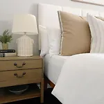 Cozy Cottage Near Beach & Downtown Dog Friendly
