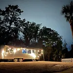 Large Home And 2 Airstream Glampers & Spa Midway To Tybee Beach & Downtown Savannah With Fast Wifi And More!