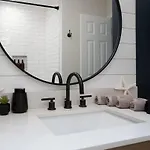 Coastal Pool Retreat Near Beach Downtown & Fun