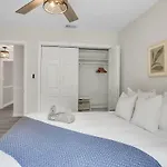 Coastal Pool Retreat Near Beach Downtown & Fun