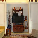 Jingle Bells Square Cottage-Historic District-Bright- Fireplace