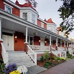 414 Waldburg A - Newly Renovated Apt With Outdoor Space!