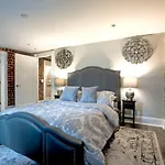 Restored Historic Home 5 Bedroom 4 And A Half Bath