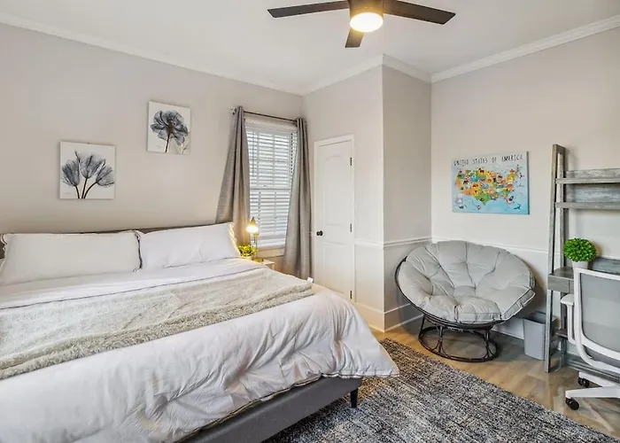 5 Min Drive To Downtown! Modern 3Br In Savannah!