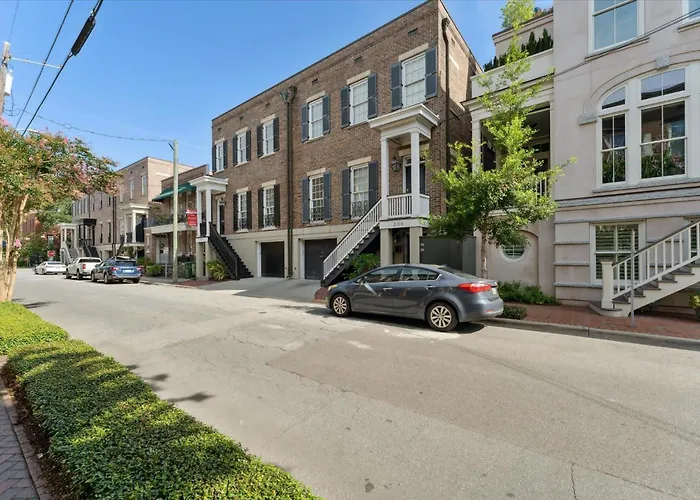 308 W Taylor Street Garden