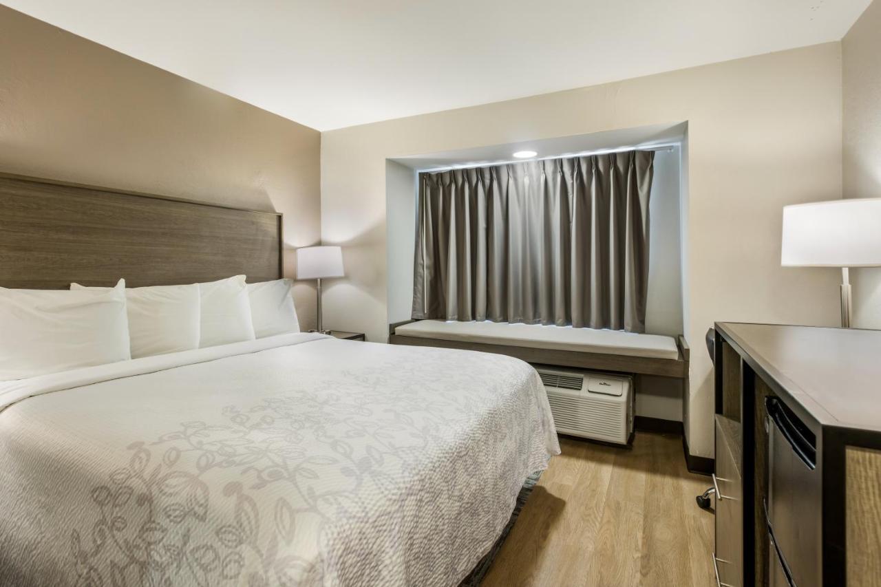 Red Roof Plus+ & Savannah - I-95 Hotel 3*