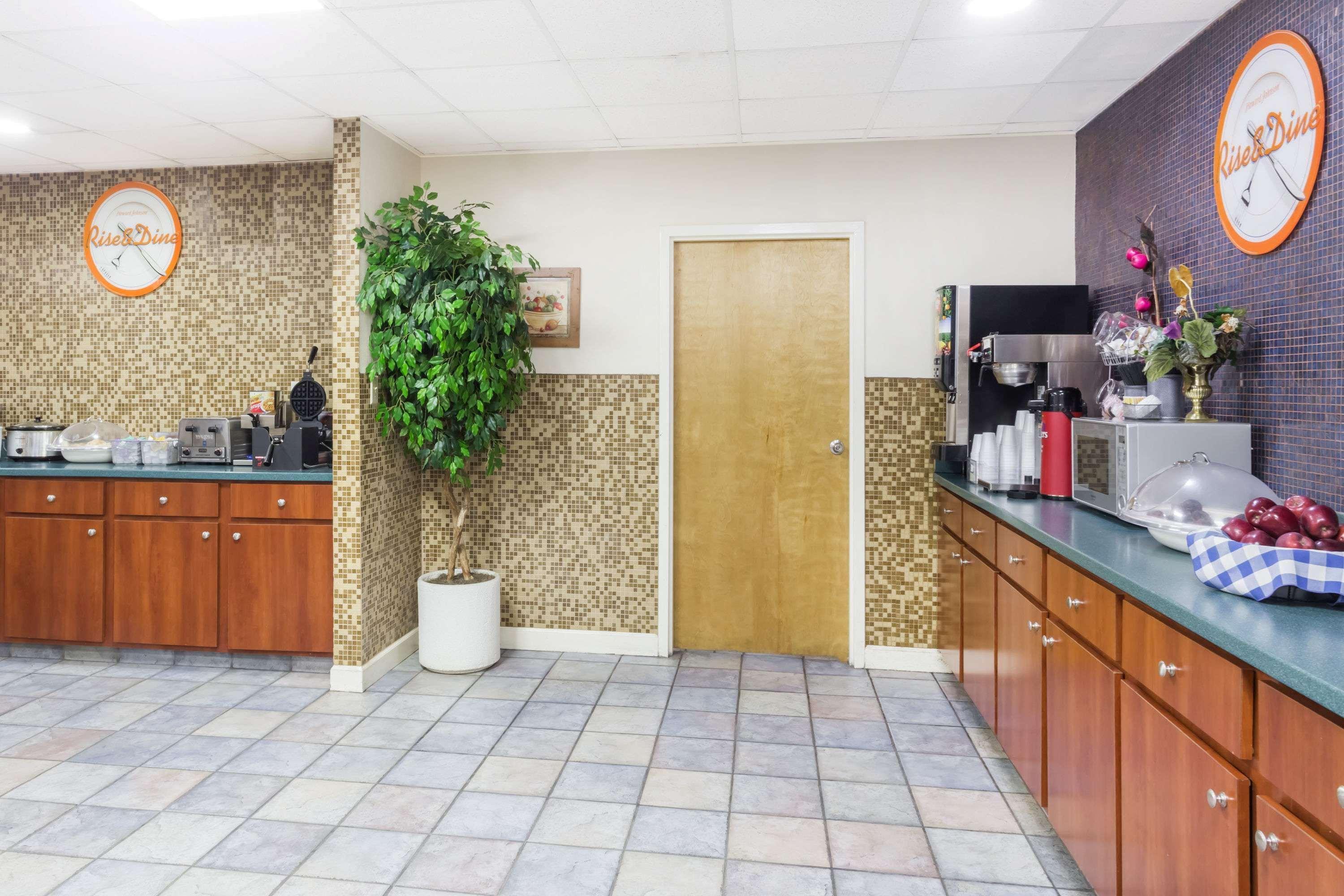 Howard Johnson By Wyndham Ga Hotel Savannah