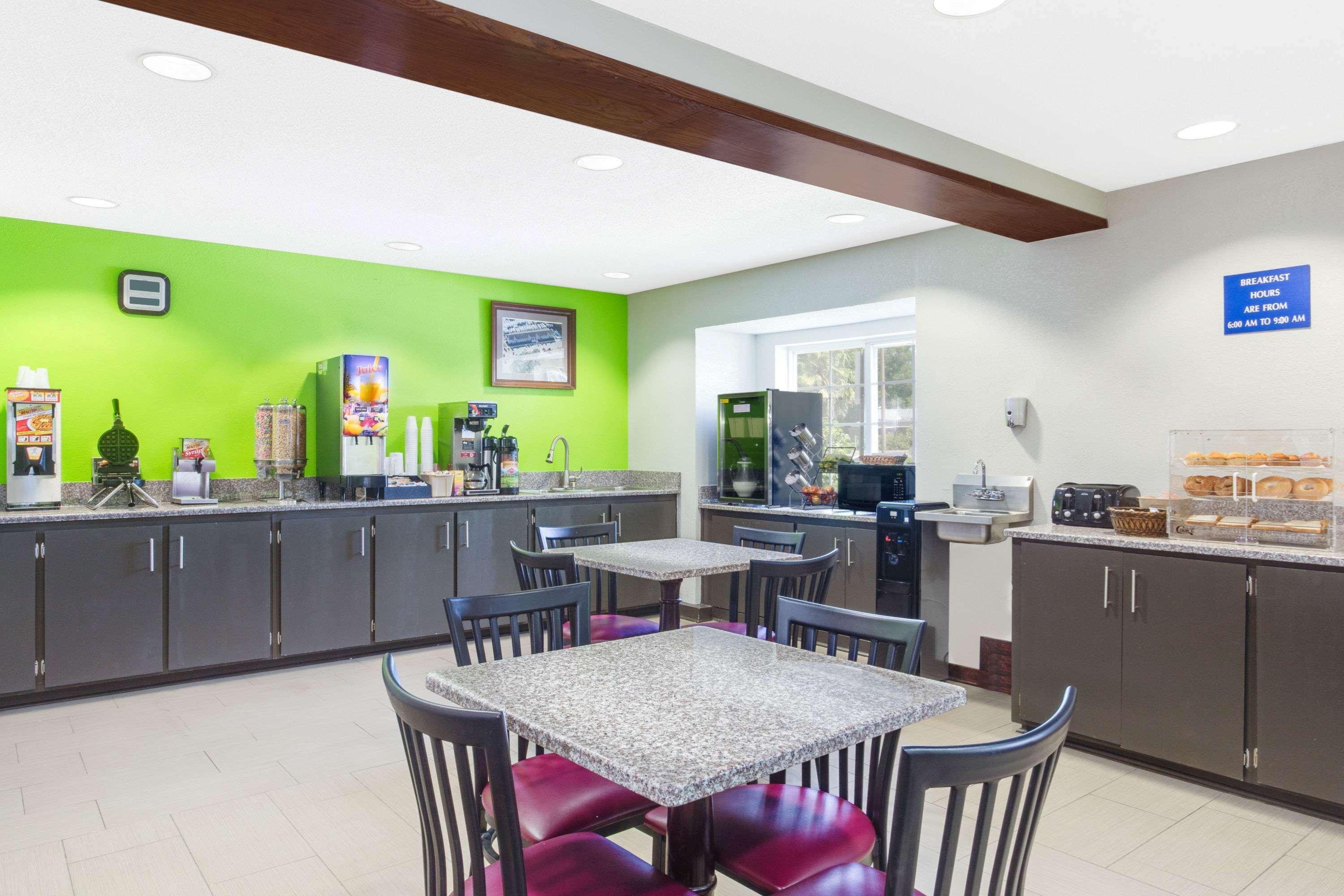 Microtel & By Wyndham Savannah/pooler 3*