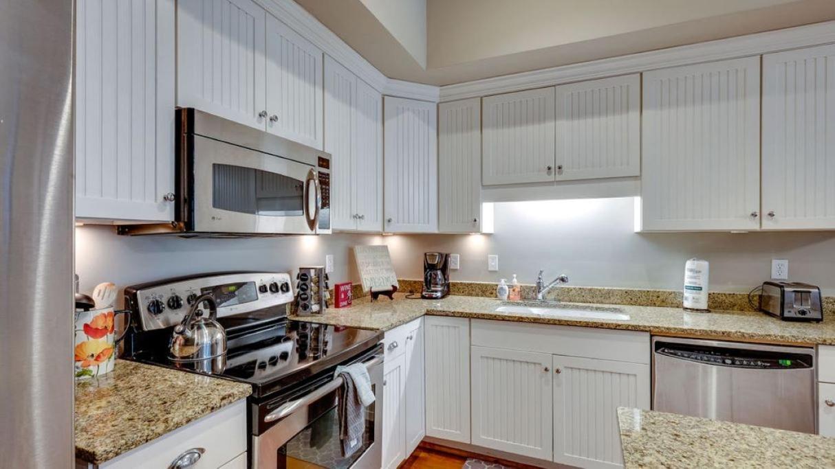 201 York #3 - Homey Downtown 2 Bedroom Steps From The River Apartment