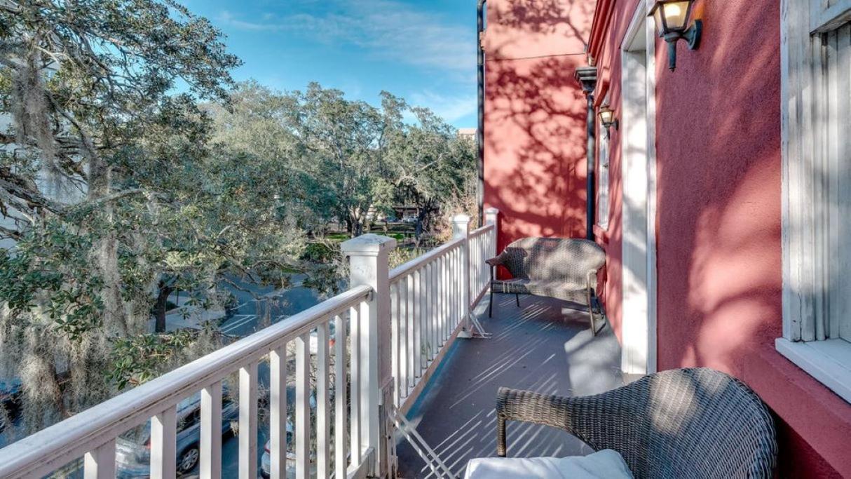 201 York #3 - Homey Downtown 2 Bedroom Steps From The River