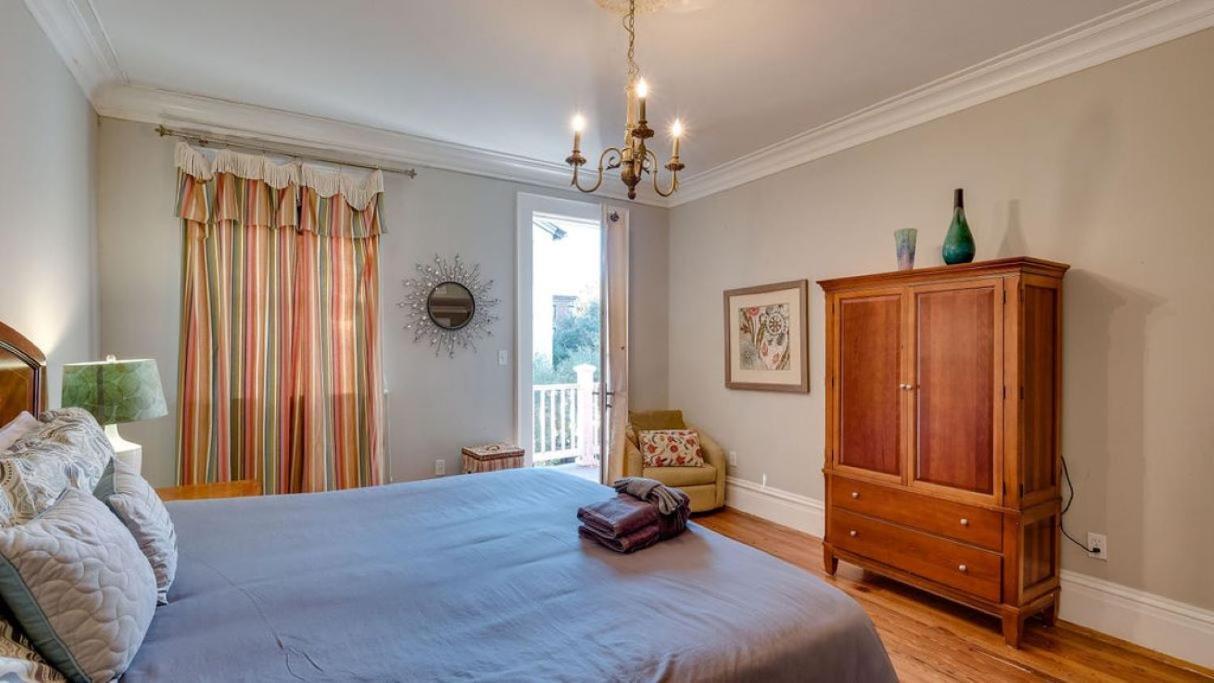Apartment 201 York #3 - Homey Downtown 2 Bedroom Steps From The River *
