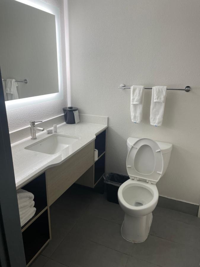 Wingate By Wyndham Gateway Hotel