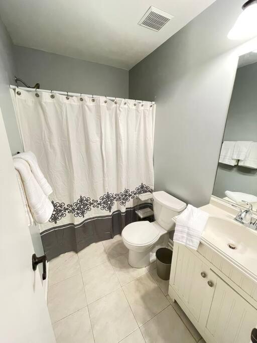 Holiday home Pet-friendly, Minutes To Tybee+downtown *