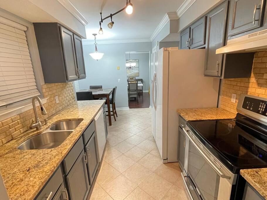 Holiday home Pet-friendly, Minutes To Tybee+downtown *