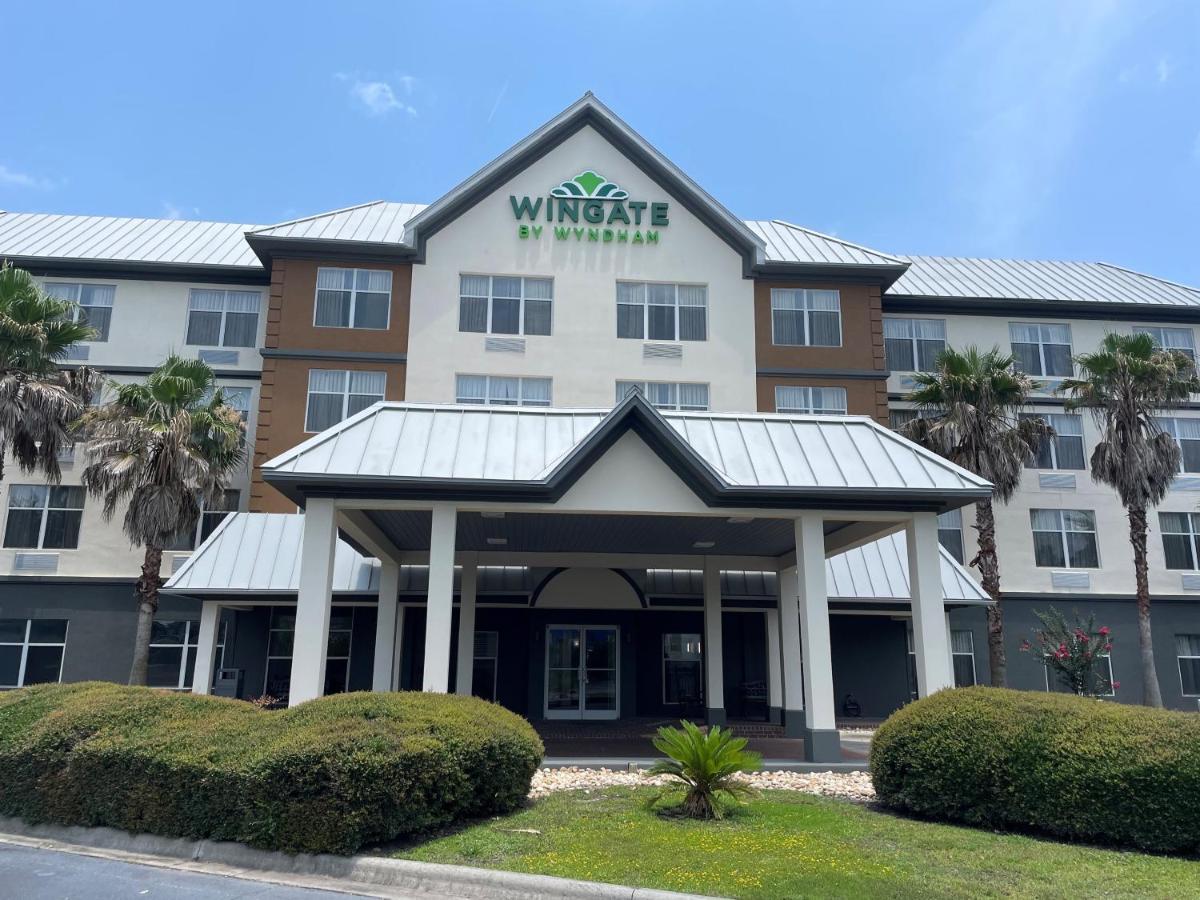 Wingate By Wyndham Gateway Hotel 2*