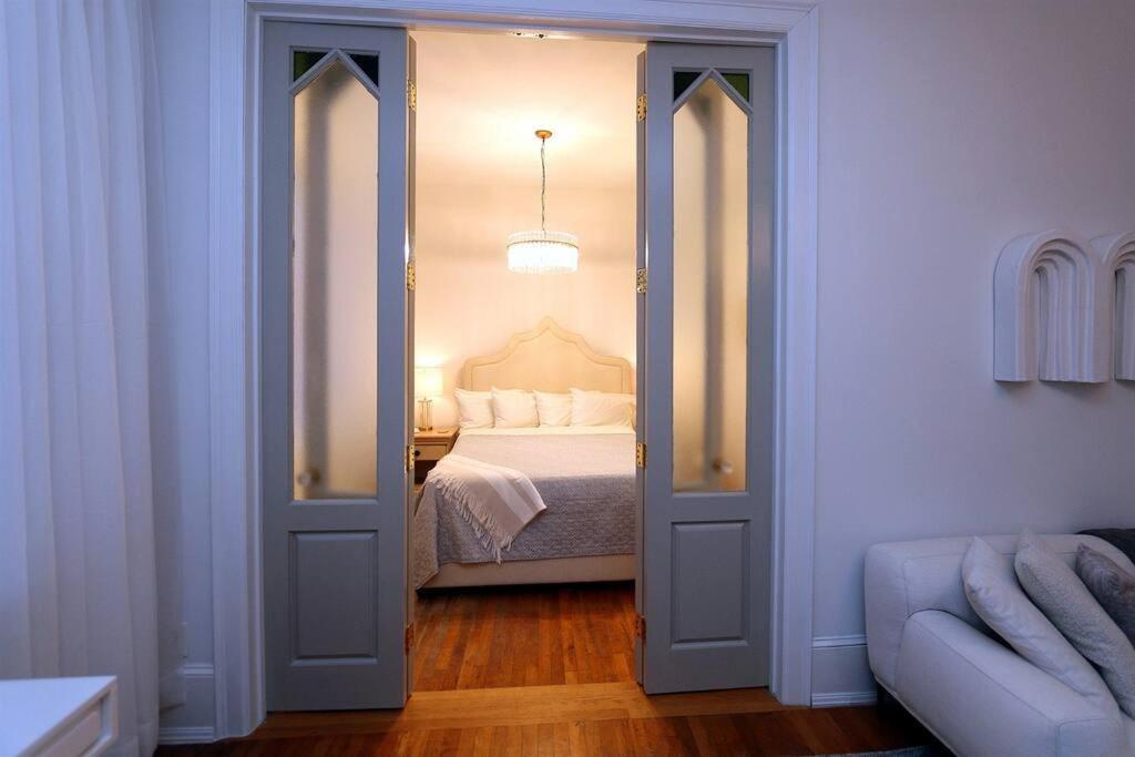 Queen Anne's Apartment *