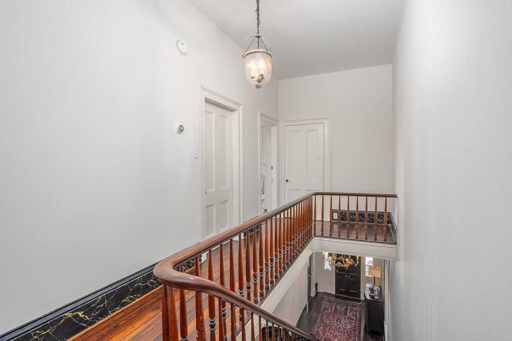 Luxury Overlooking Taylor Square - House On Taylor Square * Savannah