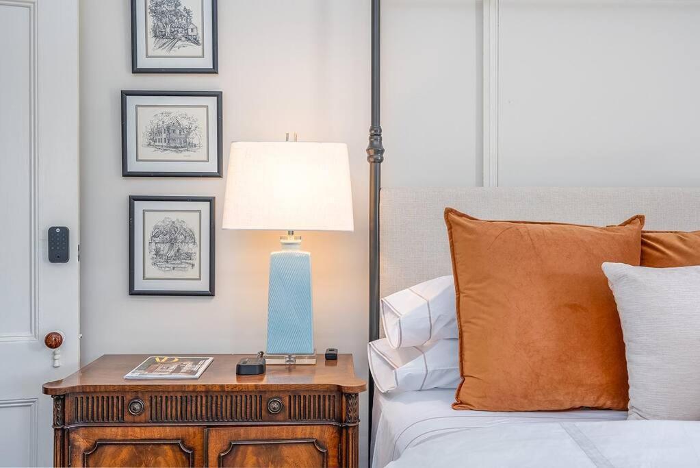 Luxury Overlooking Taylor Square - House On Taylor Square *