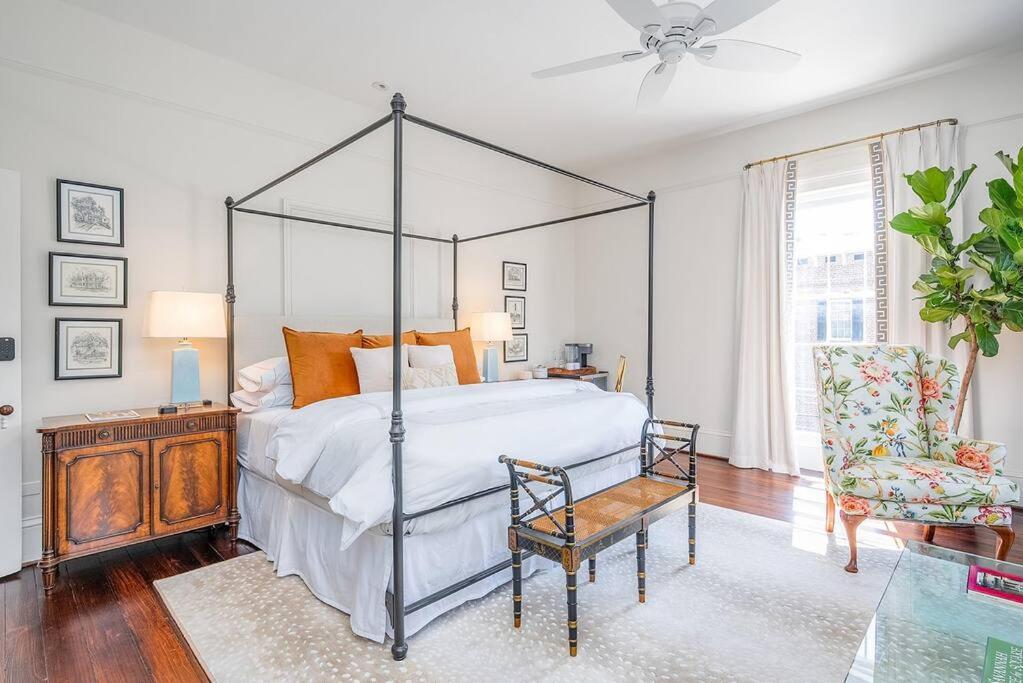 Luxury Overlooking Taylor Square - House On Taylor Square Apartment Savannah