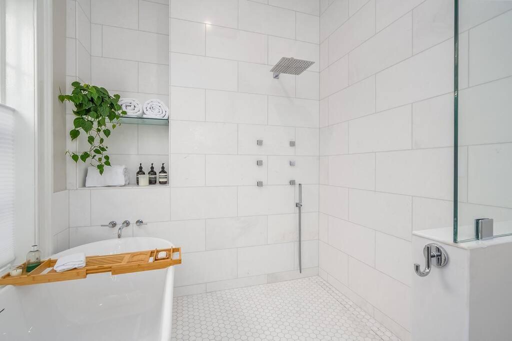 Apartment Luxury Overlooking Taylor Square - House On Taylor Square