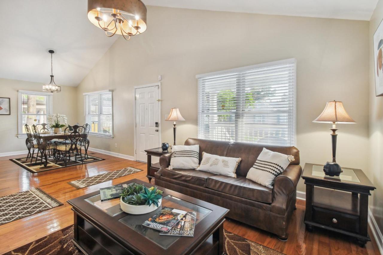 With Patio And Grill About 2 Mi To Downtown Holiday home