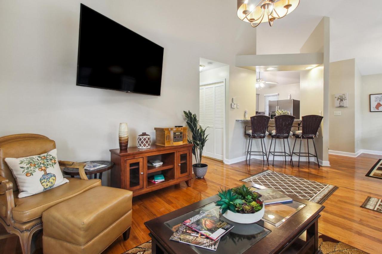 With Patio And Grill About 2 Mi To Downtown Holiday home *