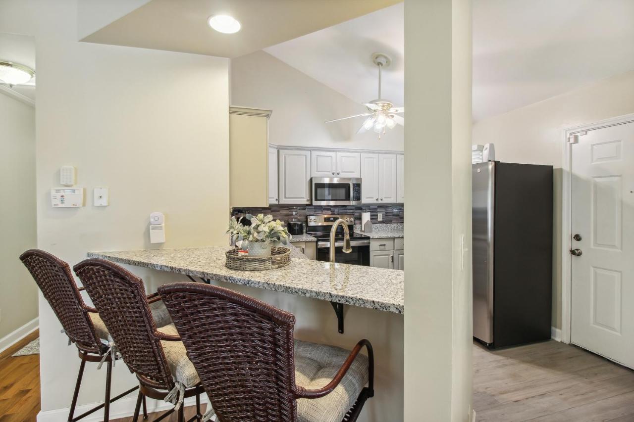 With Patio And Grill About 2 Mi To Downtown *