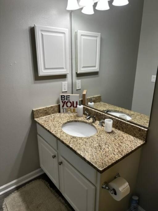 Extravagant 2 Br/2 Ba * Savannah