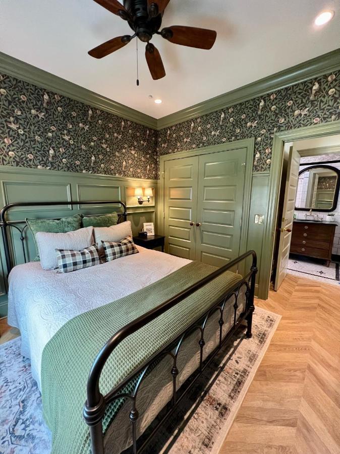 New Construction In Downtown Arts District Holiday home Savannah