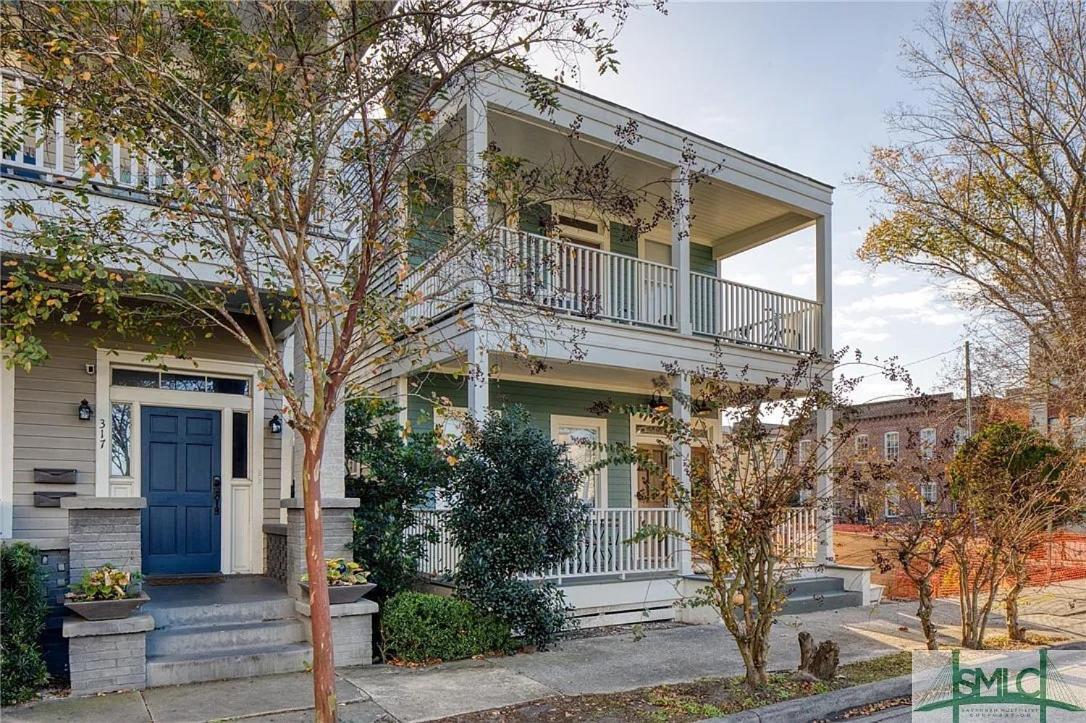 Apartment New! Stylish 1900s Renovated Duplex Building Near Forsyth & River St Savannah