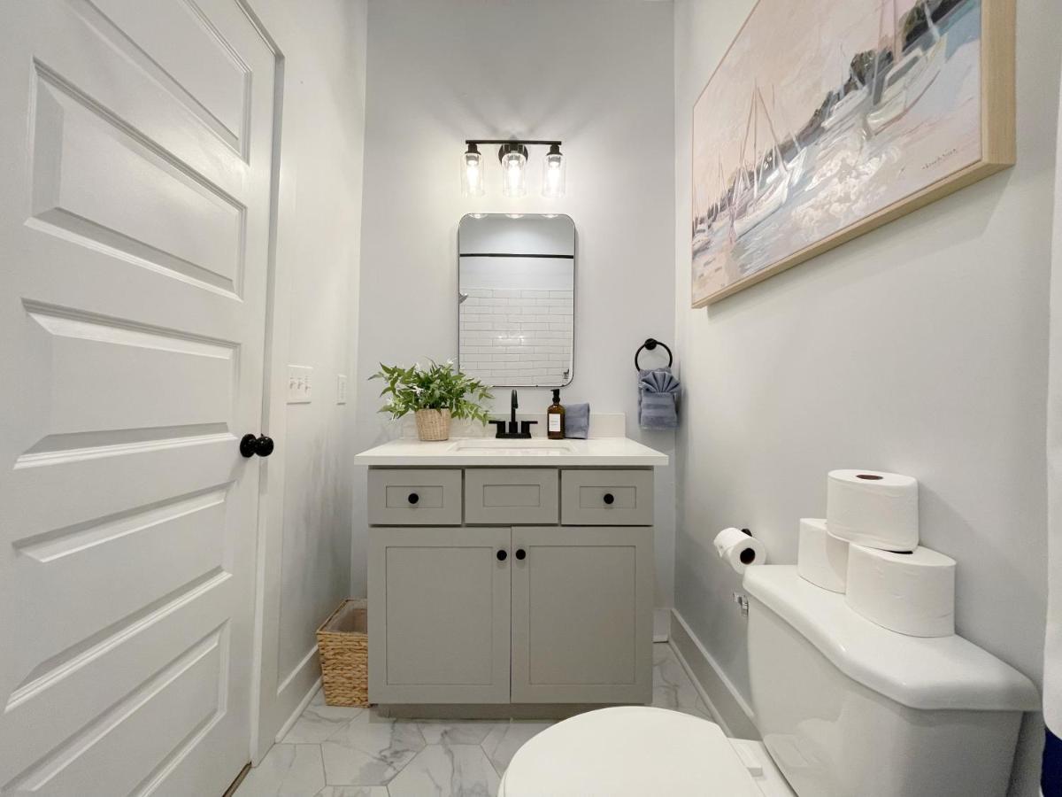 New! Stylish 1900s Renovated Duplex Building Near Forsyth & River St Savannah