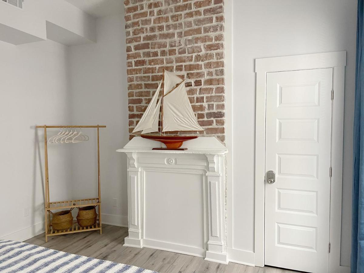 Apartment New! Stylish 1900s Renovated Duplex Building Near Forsyth & River St