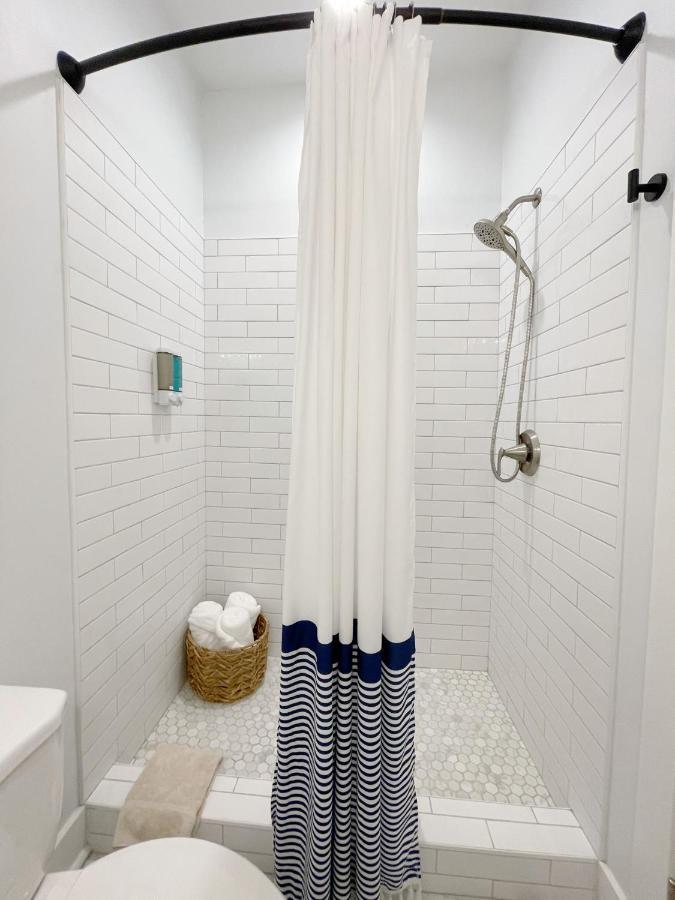 New! Stylish 1900s Renovated Duplex Building Near Forsyth & River St Apartment *