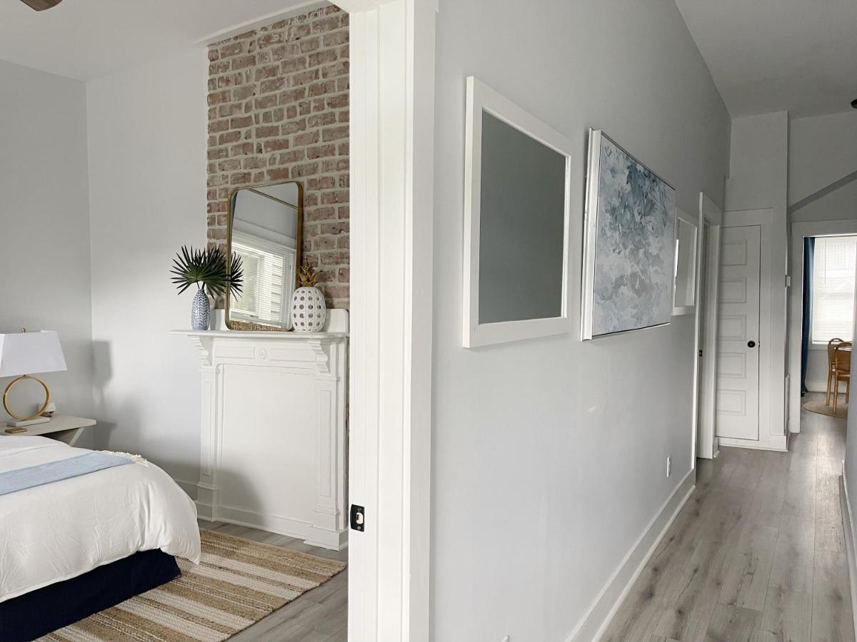 New! Stylish 1900s Renovated Duplex Building Near Forsyth & River St Apartment
