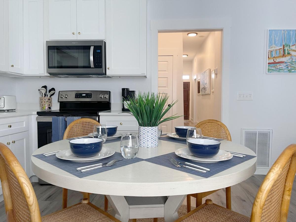 Apartment New! Stylish 1900s Renovated Duplex Building Near Forsyth & River St *