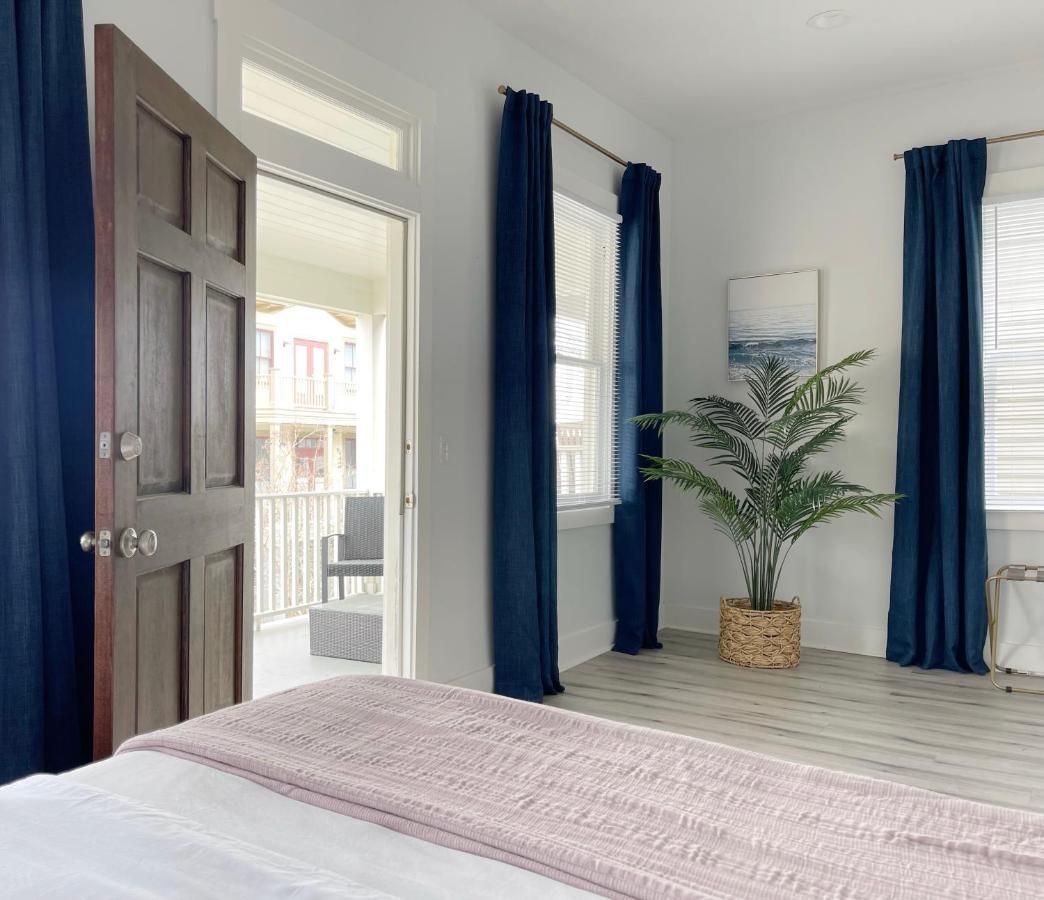New! Stylish 1900s Renovated Duplex Building Near Forsyth & River St * Savannah