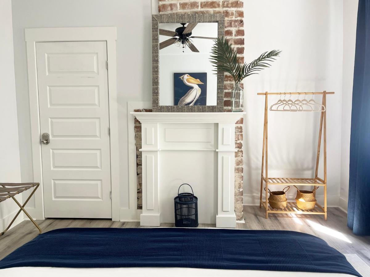 New! Stylish 1900s Renovated Duplex Building Near Forsyth & River St Apartment Savannah