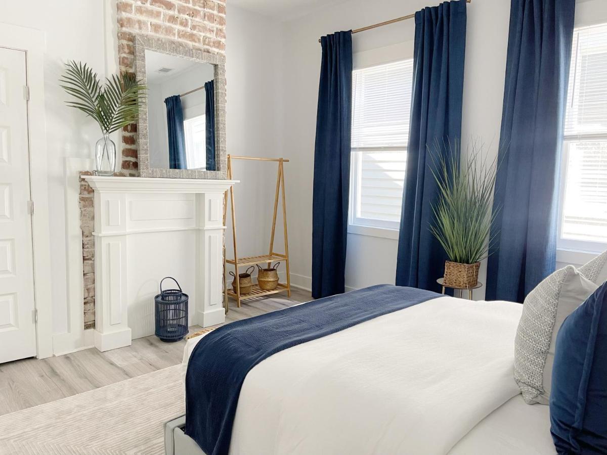 New! Stylish 1900s Renovated Duplex Building Near Forsyth & River St Apartment