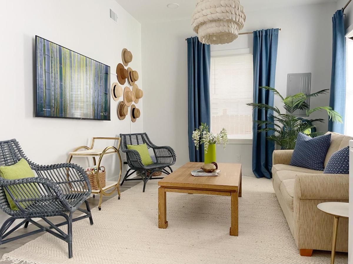 New! Stylish 1900s Renovated Duplex Building Near Forsyth & River St *