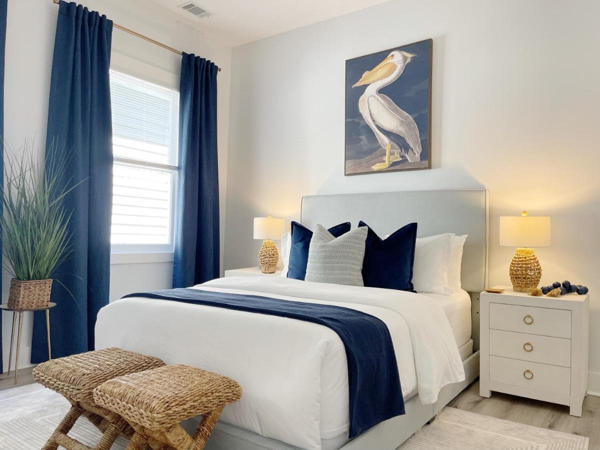 Apartment New! Stylish 1900s Renovated Duplex Building Near Forsyth & River St Savannah