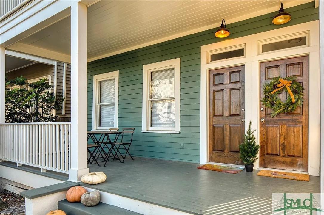 New! Stylish 1900s Renovated Duplex Building Near Forsyth & River St Savannah