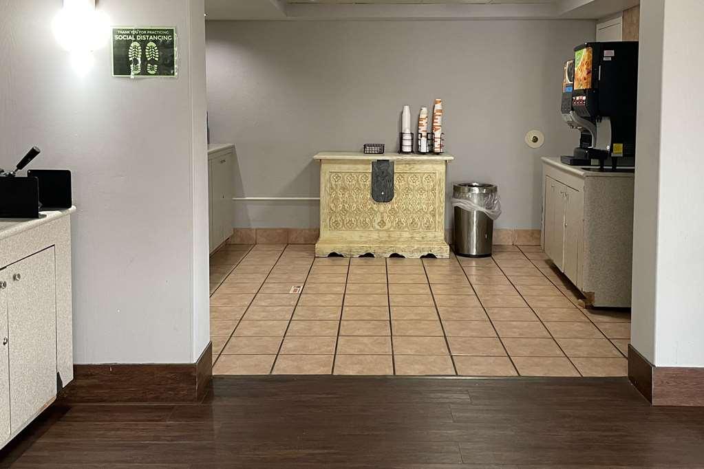 Hotel Econo Savannah